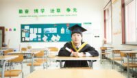 Maple leaf graduation Haonan sitting in the classroom
